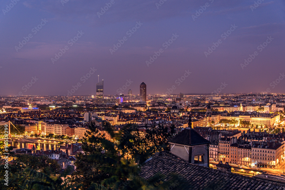 Lyon, panorama nocturne de la ville
