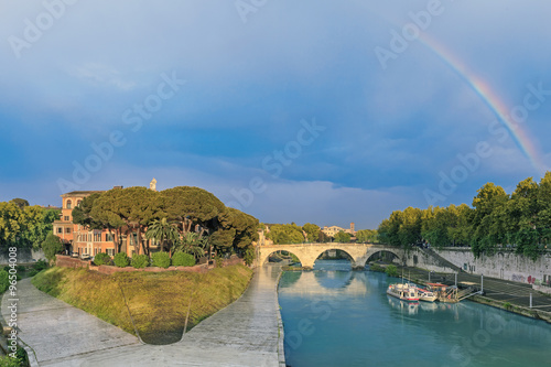 Φωτογραφία Tiber Island and Pons Cestius bridge in Rome