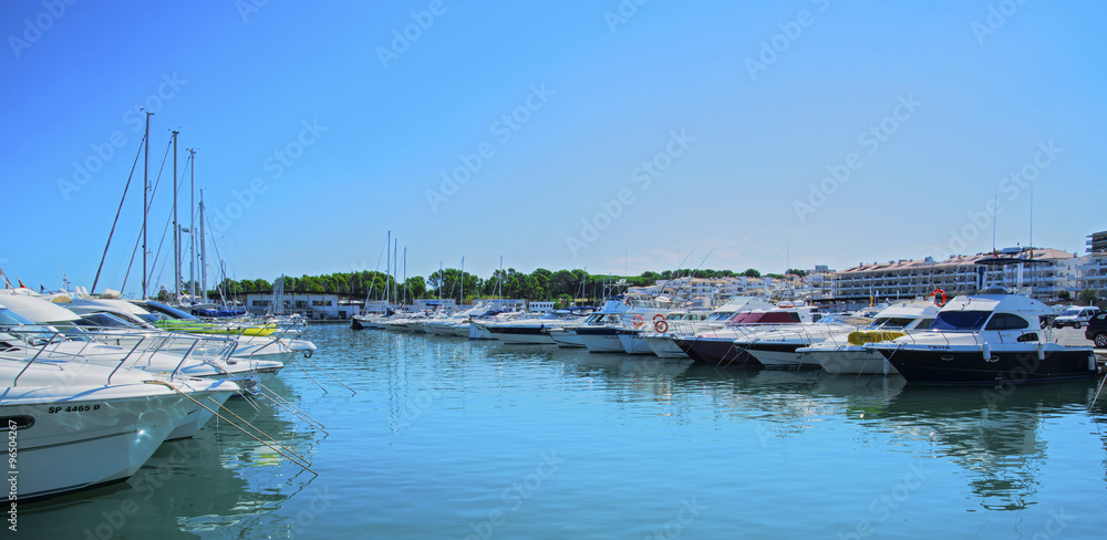 Fototapeta premium barcas puerto deportivo girona