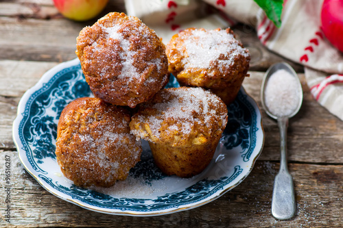 muffins with apples and oat flakes