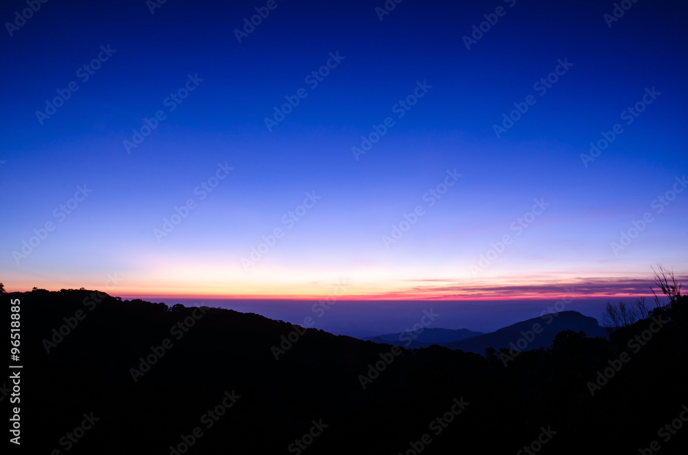 Obraz premium Dramatic sunrise on top of mountain