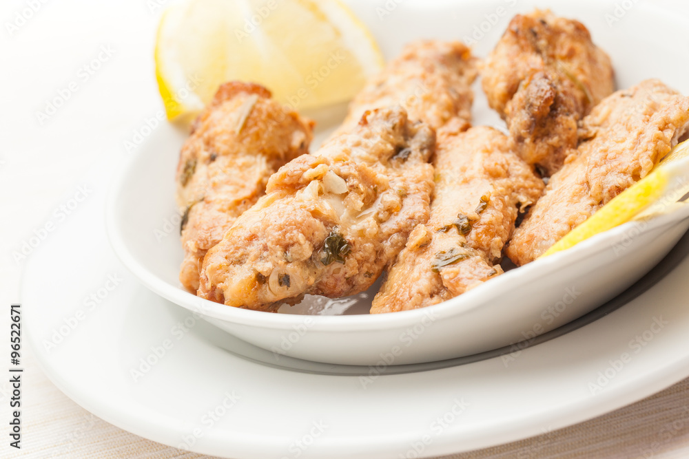 Chicken wings with coriander, garlic and lemon jawaneh Chicken wings with coriander, garlic and lemon jawaneh