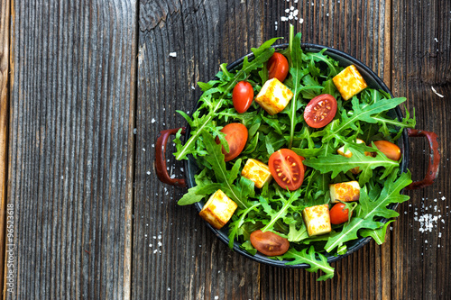 Fresh salad with rucola and grilled cheese