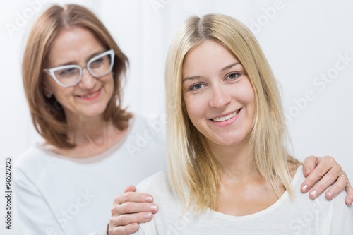 Tableau sur toile Caring mother and beautiful daughter