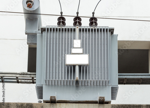 Distribution electrical transformer