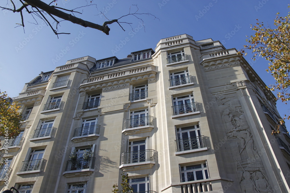 Fototapeta premium Immeuble ancien à Paris