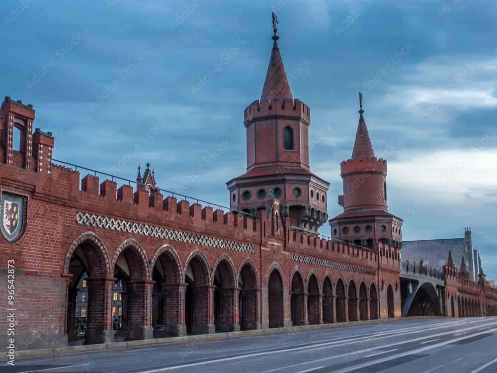 Obraz premium View of the Oberbaumbruecke at the sunset in Berlin - 4