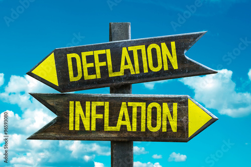 Fotografia Deflation - Inflation signpost with sky background