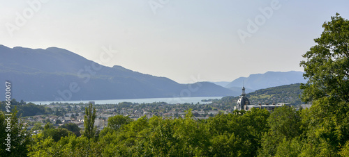 Fototapeta Naklejka Na Ścianę i Meble -  Aix les Bains et le lac du Bourget