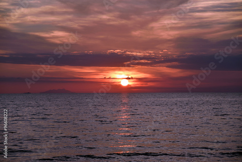 tramonto sul mare photo