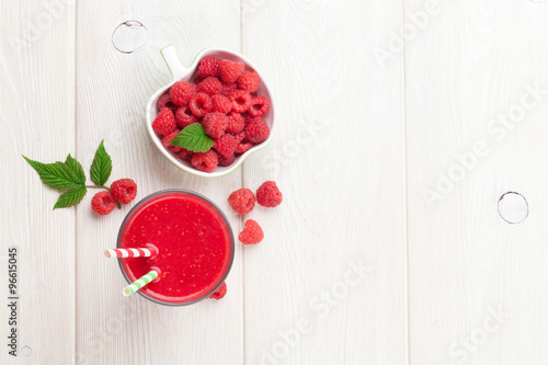 Fototapeta Naklejka Na Ścianę i Meble -  Raspberry smoothie and berries