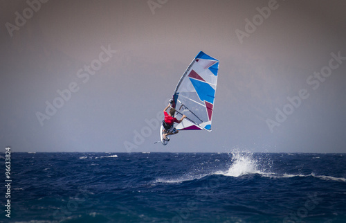 Sprung beim Windsurfen in Rhodos, Griechenland
 #96633824