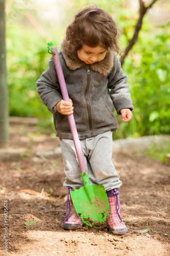 The little girl with a small shovel
