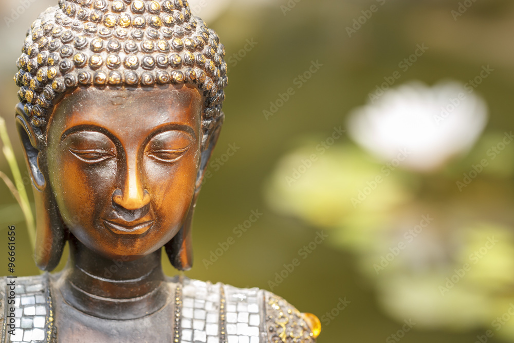 Bouddha et fleur de Lotus