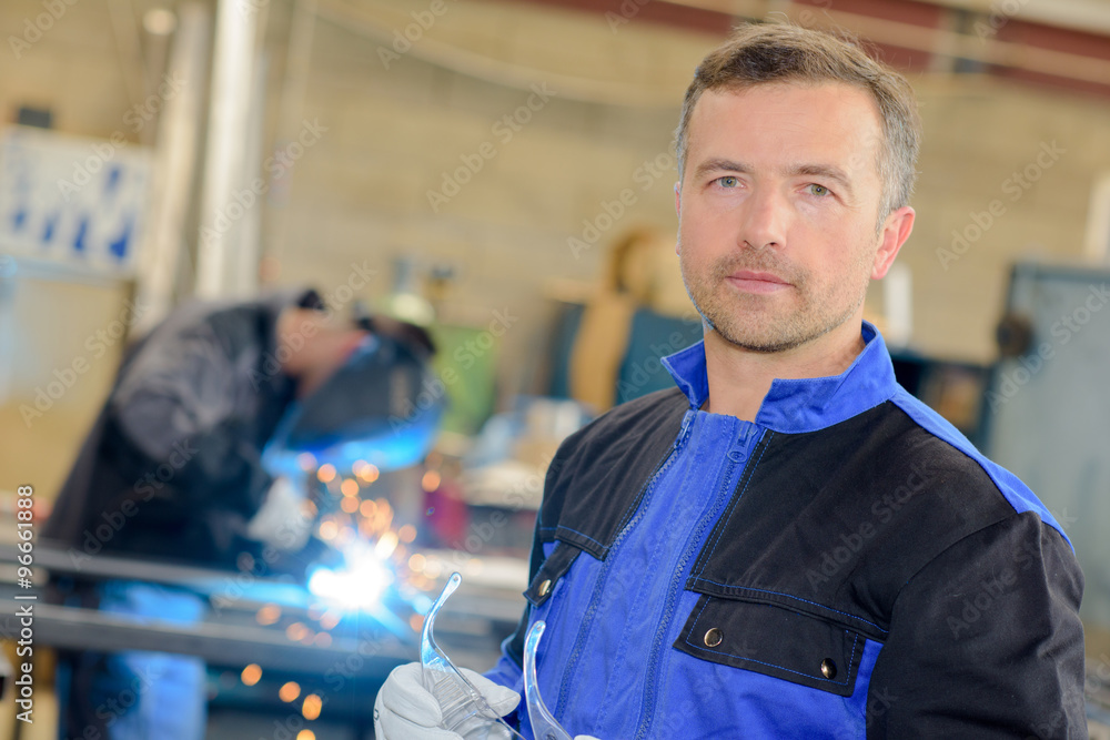 man in the welding shop - obrazy, fototapety, plakaty 