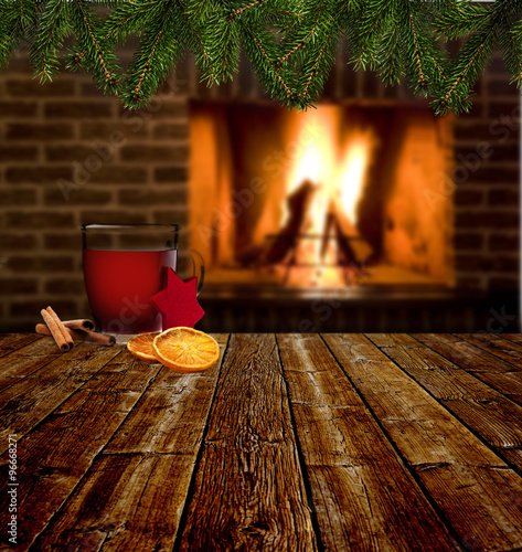 Kaminfeuer mit Gewürztee