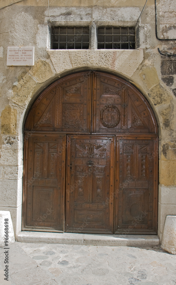 Une belle porte de Sisteron