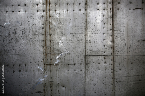 Metal plates assembled with rivets