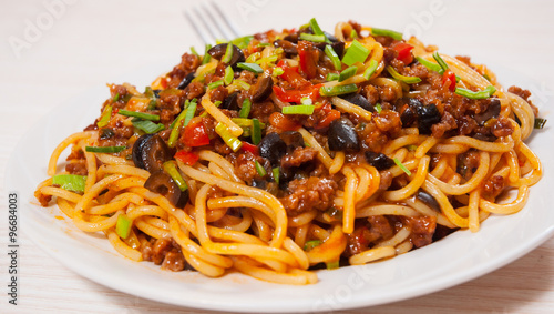 spaghetti with vegetables and minced meat
