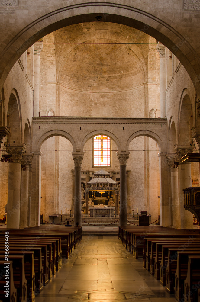 Catholic italian church. Inside. Arcs and Altar.