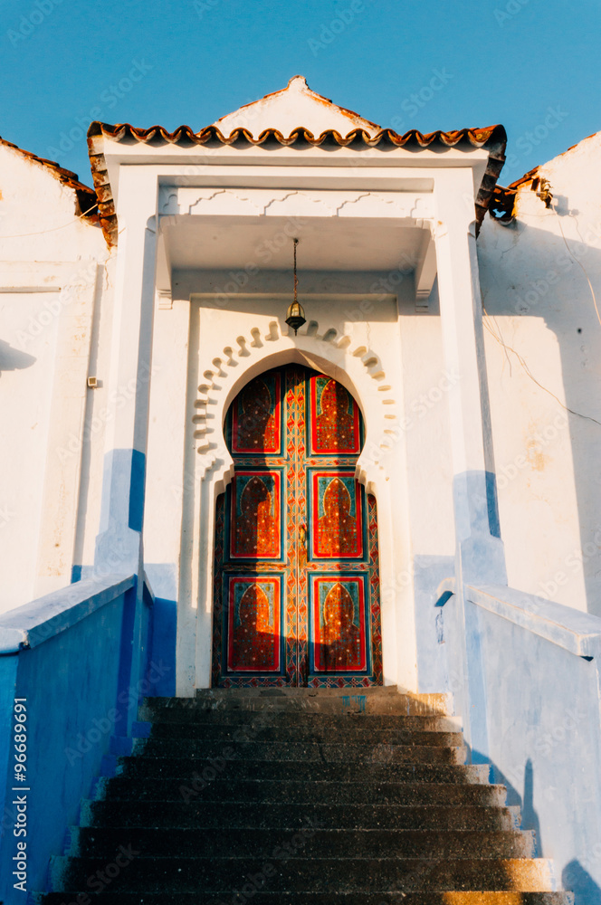 Naklejka premium Painted door