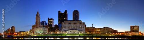 Εκτύπωση καμβά Scioto River and downtown Columbus Ohio skyline panoramic at dawn