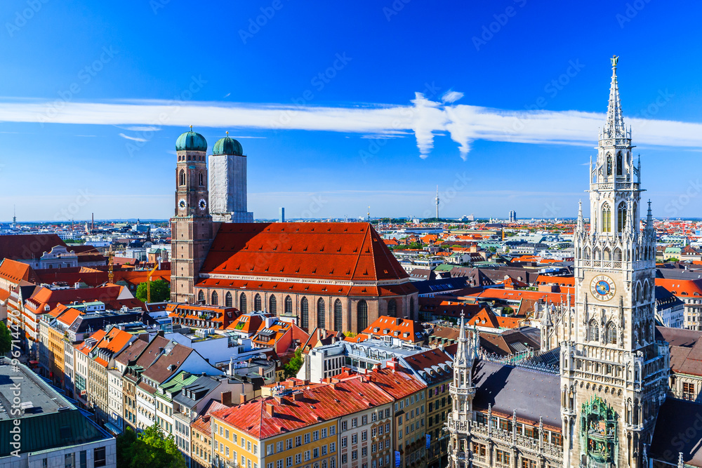 Fototapeta premium Munich Frauenkirche and New Town Hall Munich, Bavaria, Germany