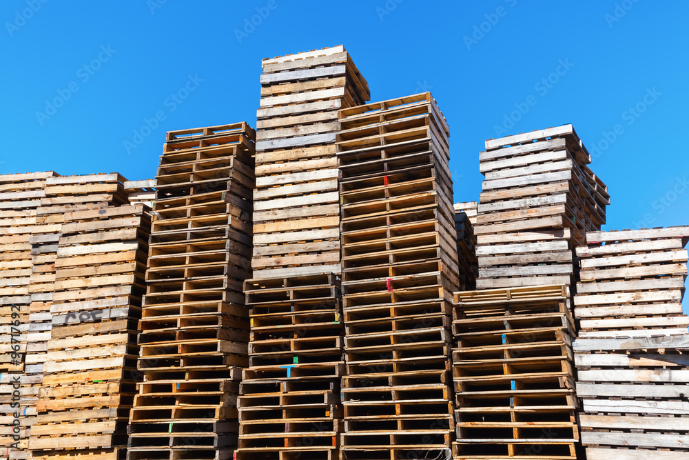 gestapelte Holzpaletten