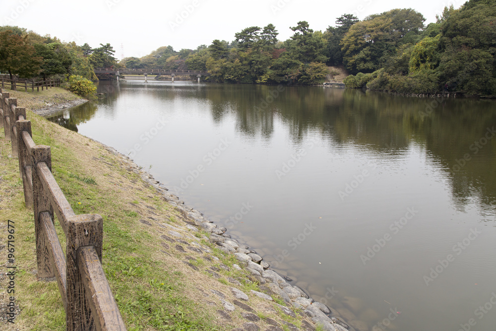 聚楽園公園の池