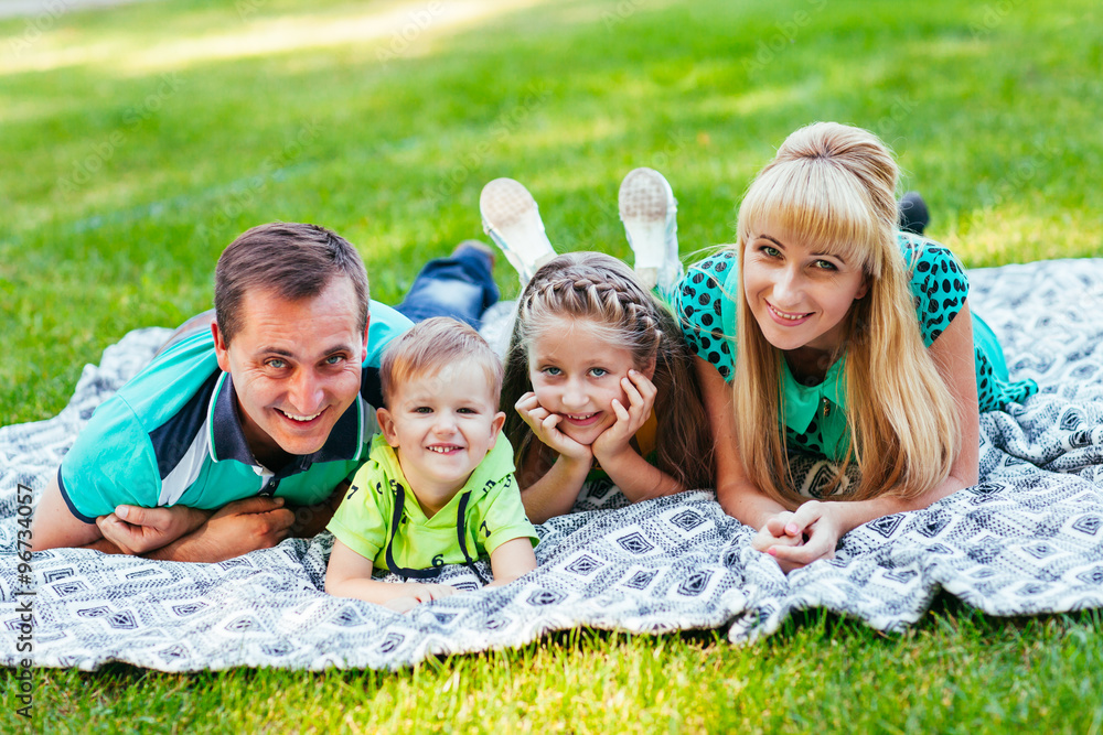 Fototapeta premium Family lying down in the park
