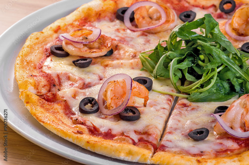 Пицца с креветками