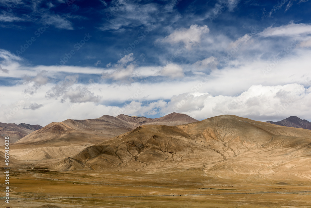 Mountain along the Karakoram Highway that link China (Xinjiang province) with Pakistan via the Kunjerab pass.