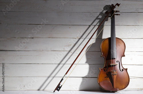 Fotografija Vintage violin on the white wooden background.