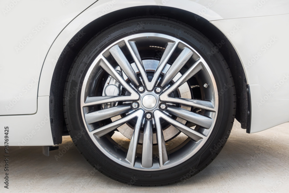 車のタイヤ Tire of the car 車のタイヤ Tire of the car
