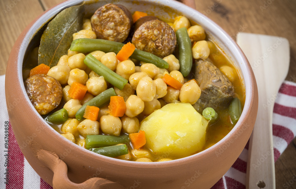 Puchero de garbanzos Puchero de garbanzos