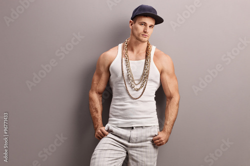 Konstfotografi Young muscular rapper leaning on a wall