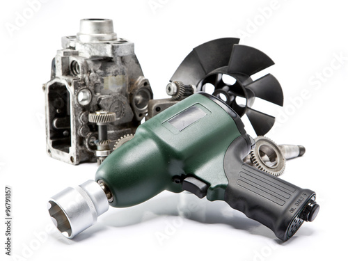 Car repair - details of the pump of high pressure, air impact wrench