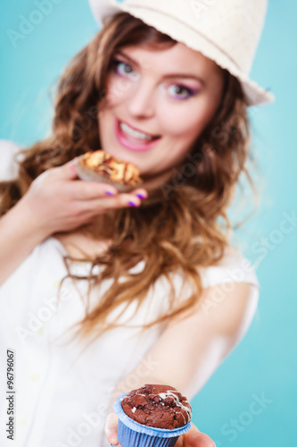 Smiling summer woman holds cakes in hand