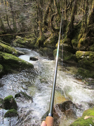 Pêcher la truite en montagne
 photo