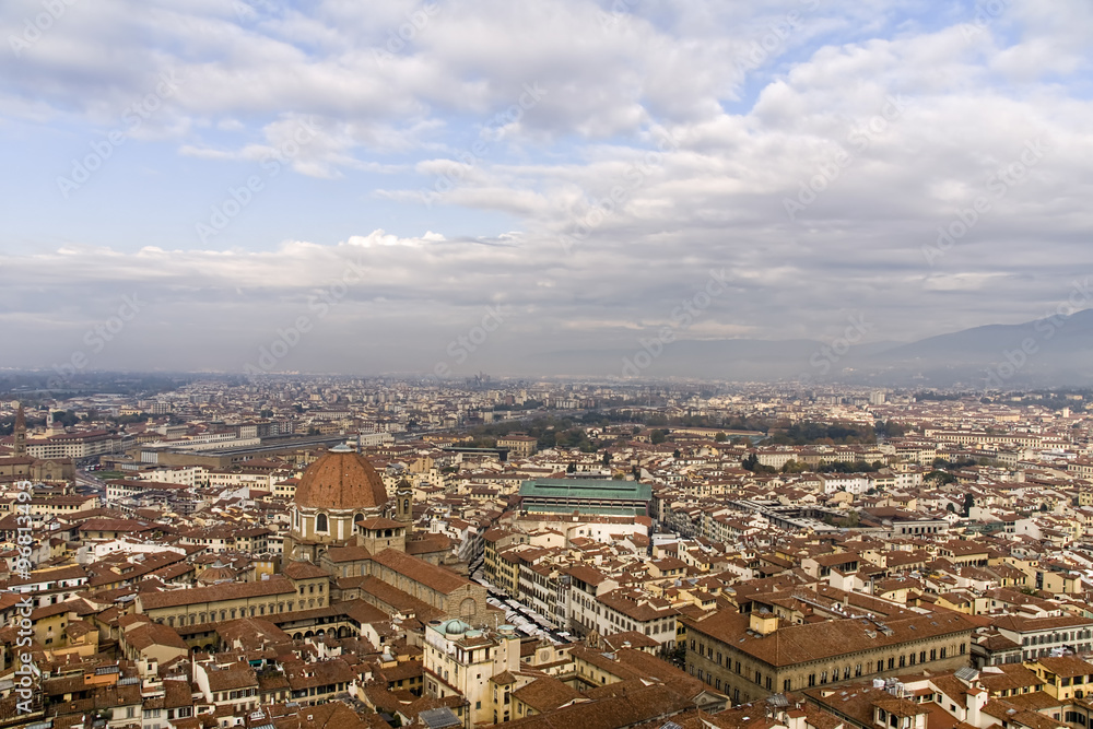 Vistas de la ciudad de Florencia desde las cubiertas del duomo Vistas de la ciudad de Florencia desde las cubiertas del duomo
