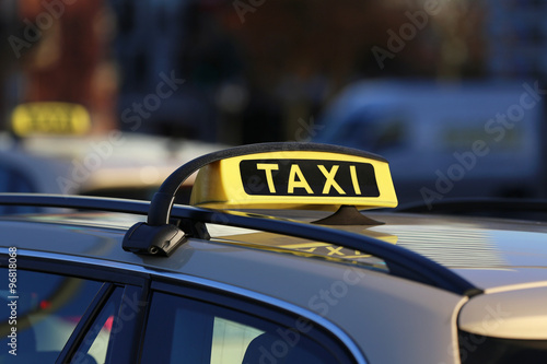 Taxi-Dachschilder_2015