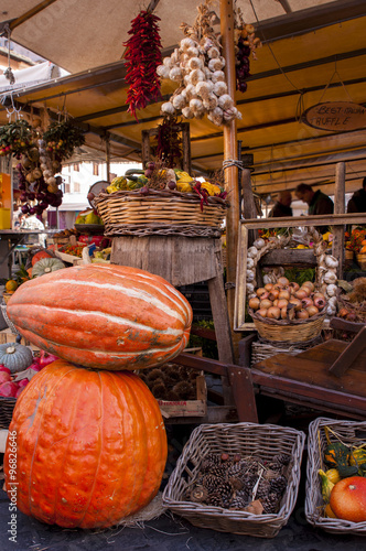 pumpkins competition/Giants pumpkins in market of Rome