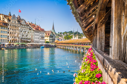Obraz na płótnie Historic town of Lucerne with Chapel Bridge, Switzerland w salonie