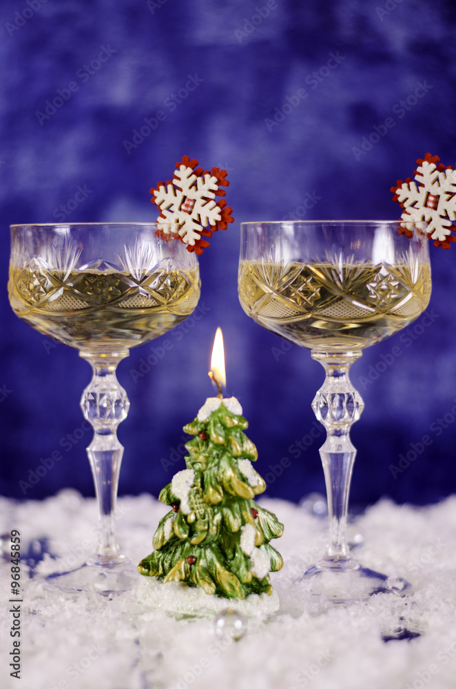 Obraz premium Christmas glasses on a blue background.