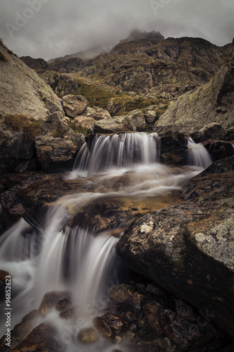 Cascade de montagne dans le Mercantour