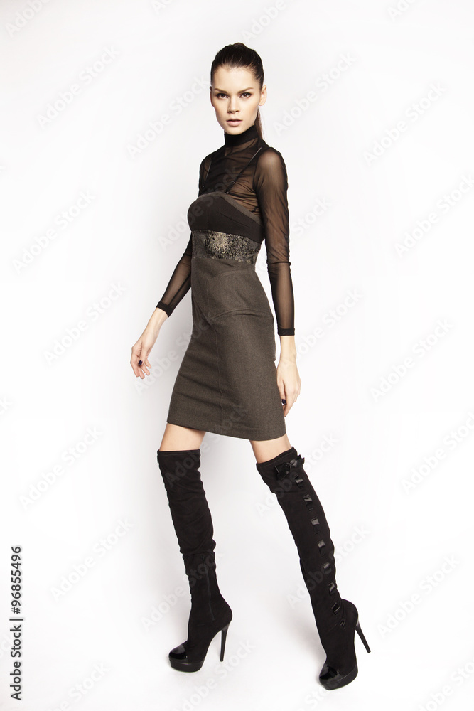 Fototapeta premium Beautiful elegant brunette woman