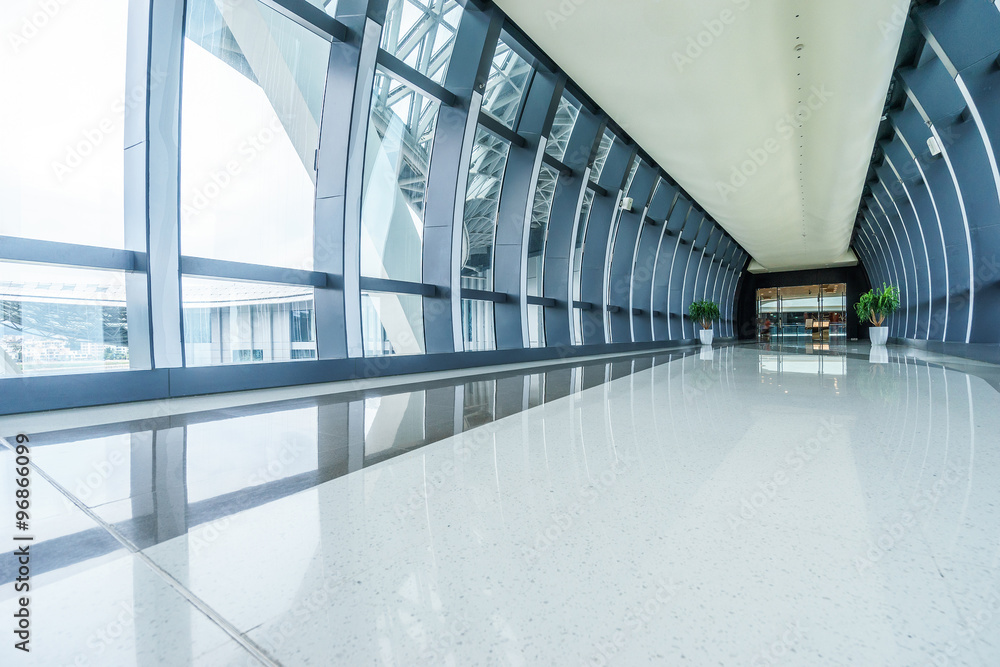 corridor with many glass windows in modern shopping mall foto de Stock |  Adobe Stock