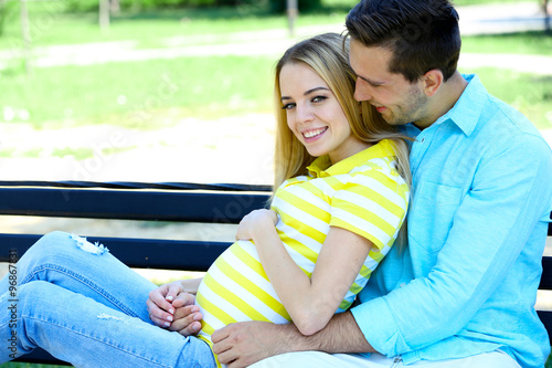 Young pregnant woman with h...