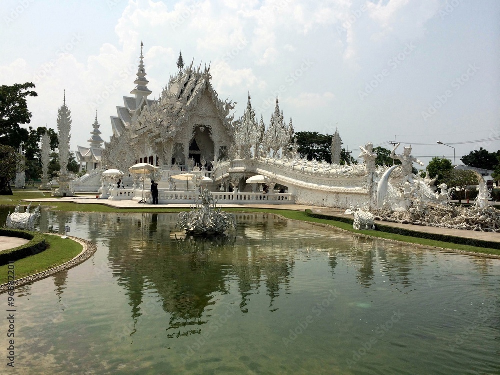 Fototapeta premium white temple in thailand
