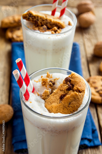milkshake with cookies